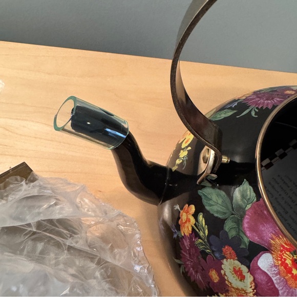 MacKenzie-Childs Flower Market 3 Quart Tea Kettle – Black - NWT - Picture 5 of 9